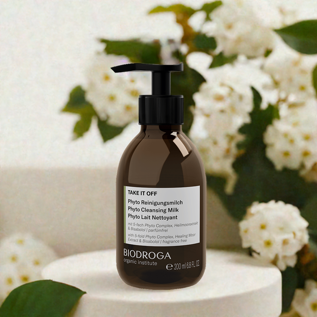 Biodroga Take It OffP hyto Cleansing Milk - Lifestyle1